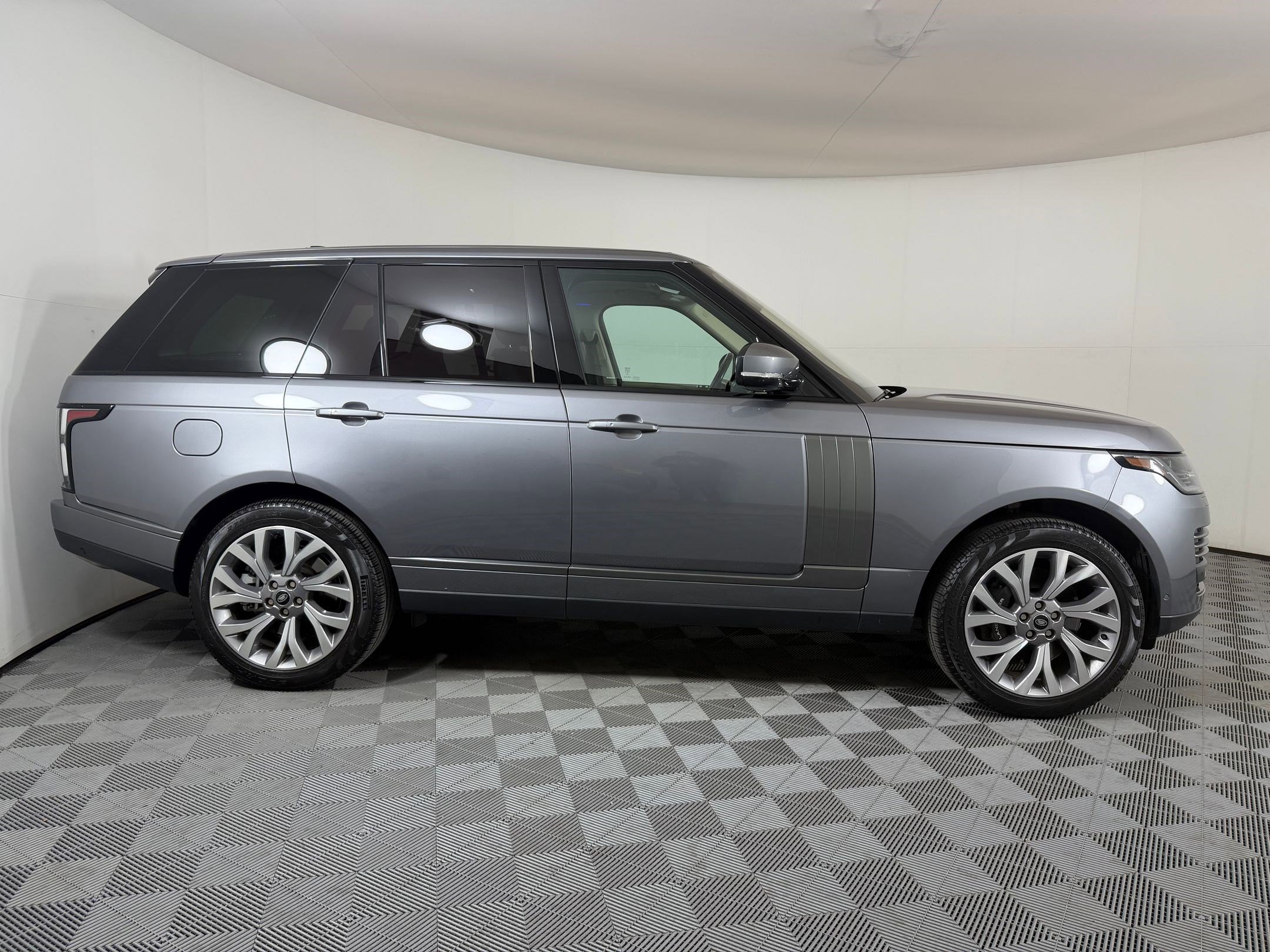 Used 2022 Land Rover Range Rover Westminster Edition image 8