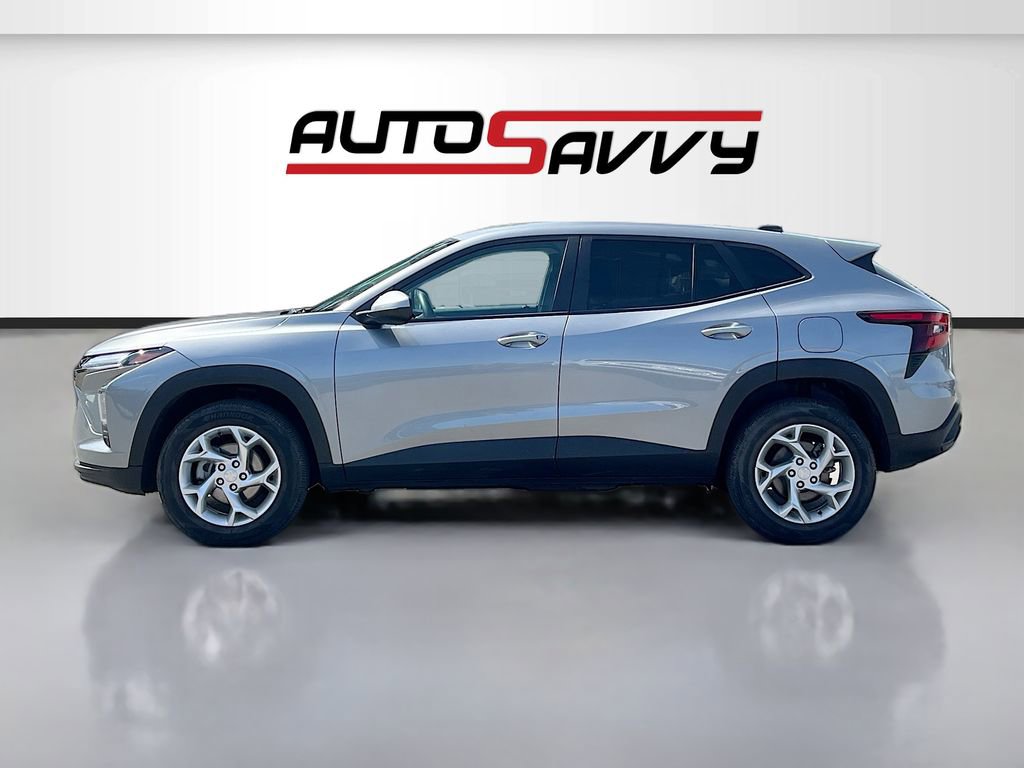 Used 2025 Chevrolet Trax LS w/ LS Convenience Package FWD image 4