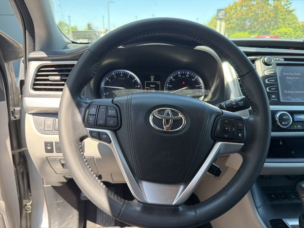 Used 2015 Toyota Highlander Limited AWD/4WD image 35
