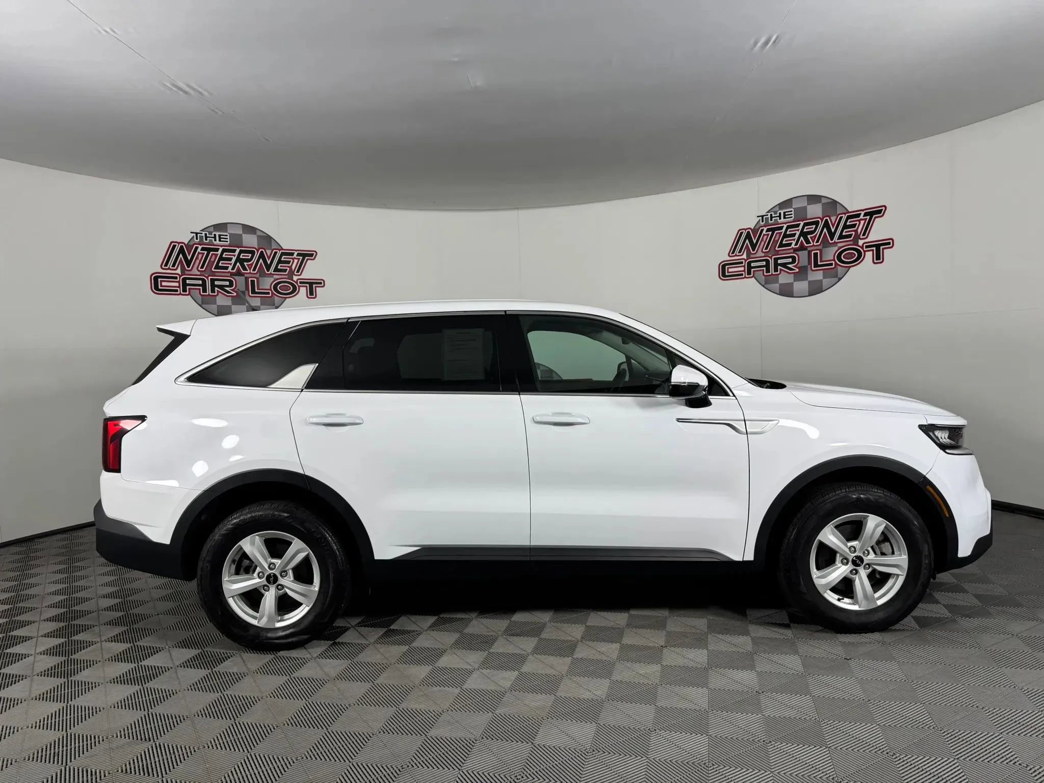 Used 2023 Kia Sorento LX AWD/4WD image 8