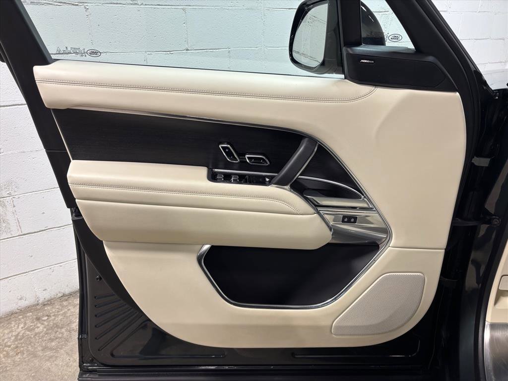 Used 2023 Land Rover Range Rover SE image 25