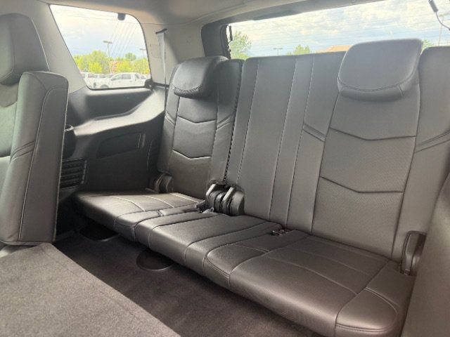 Used 2016 Cadillac Escalade Luxury AWD/4WD image 20
