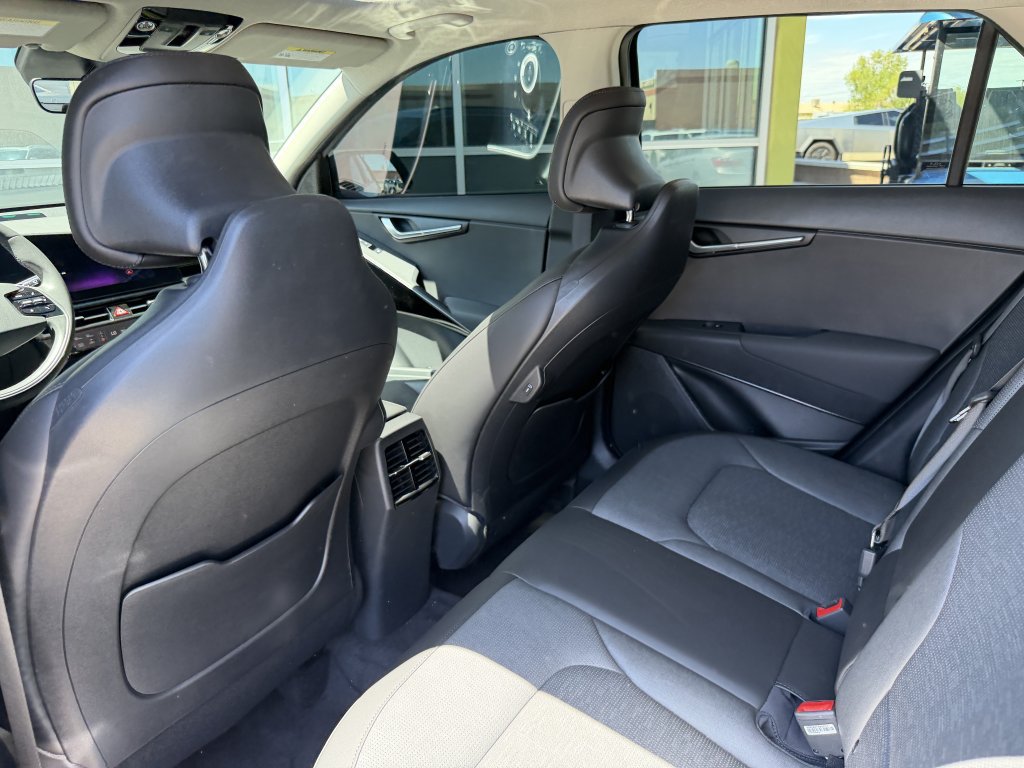 Used 2024 Kia Niro SX Touring FWD image 32