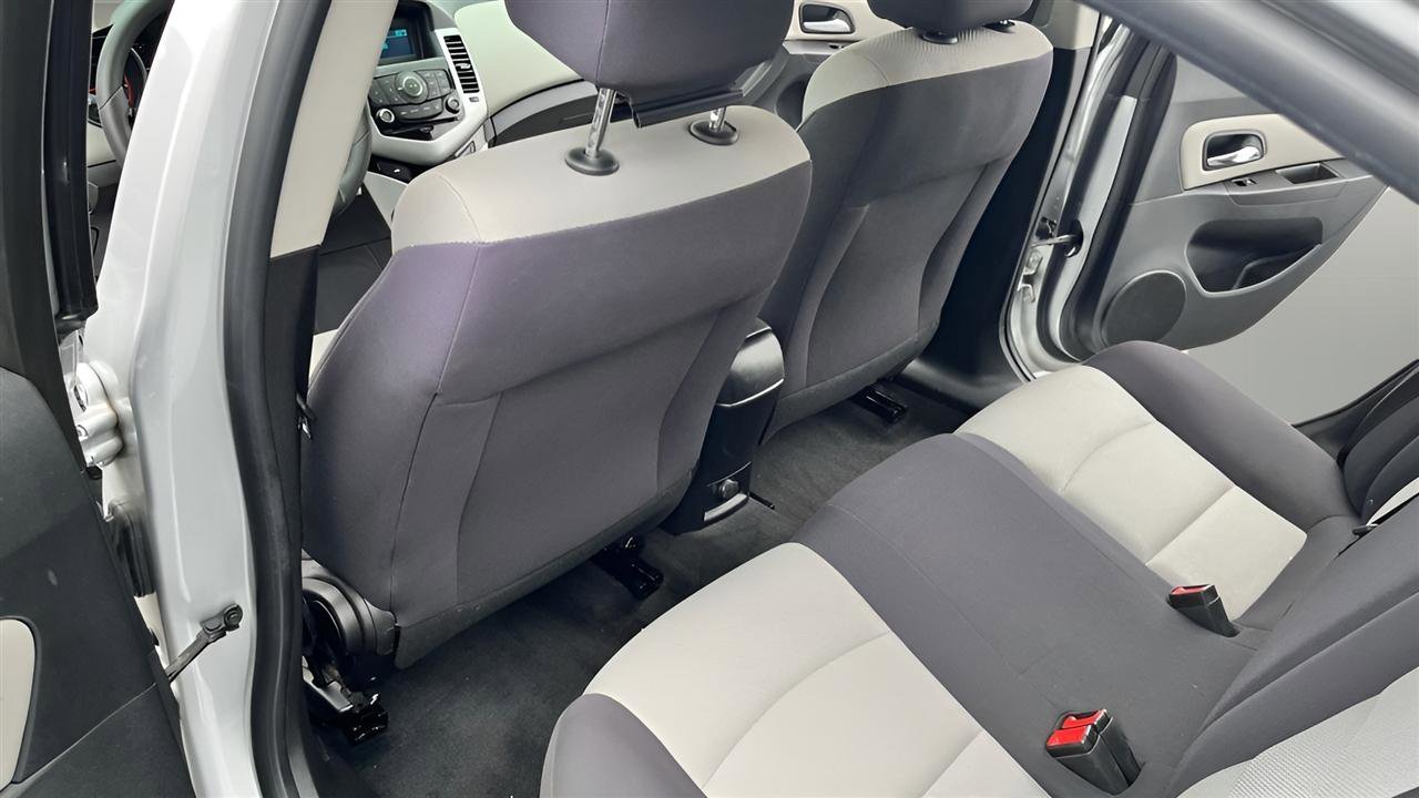 Used 2015 Chevrolet Cruze LS FWD image 16