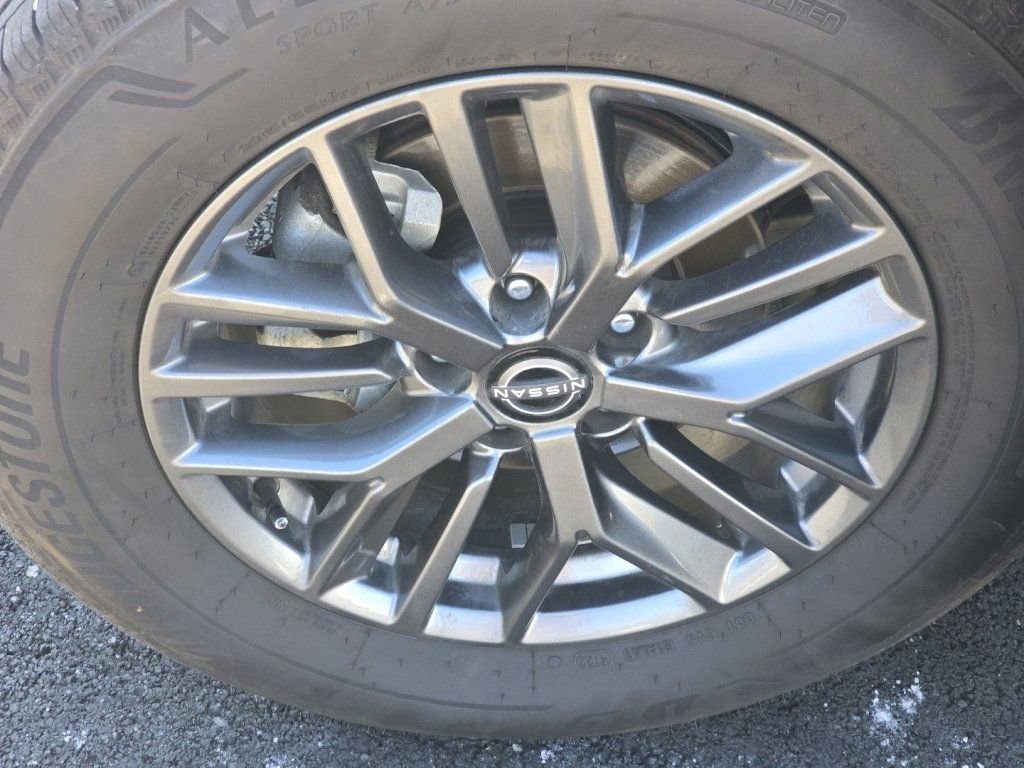 Used 2023 Nissan Rogue S image 29