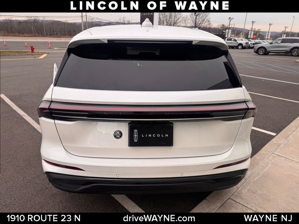 Used 2025 Lincoln Nautilus Premier w/ Equipment Group 102A image 4