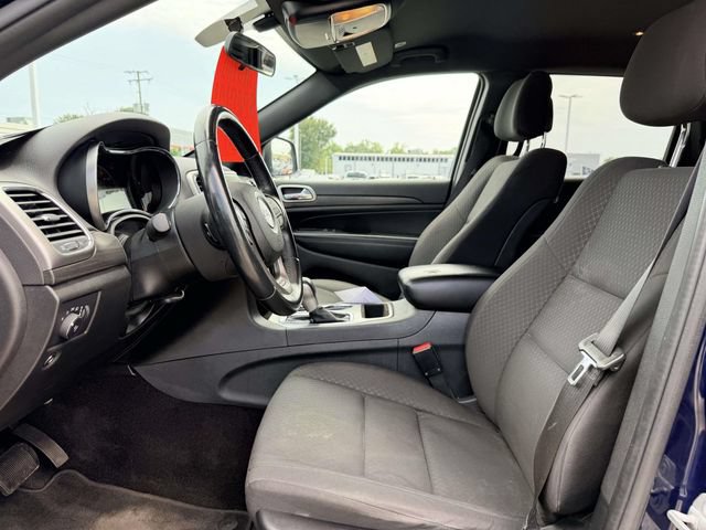 Used 2018 Jeep Grand Cherokee Laredo AWD/4WD image 16