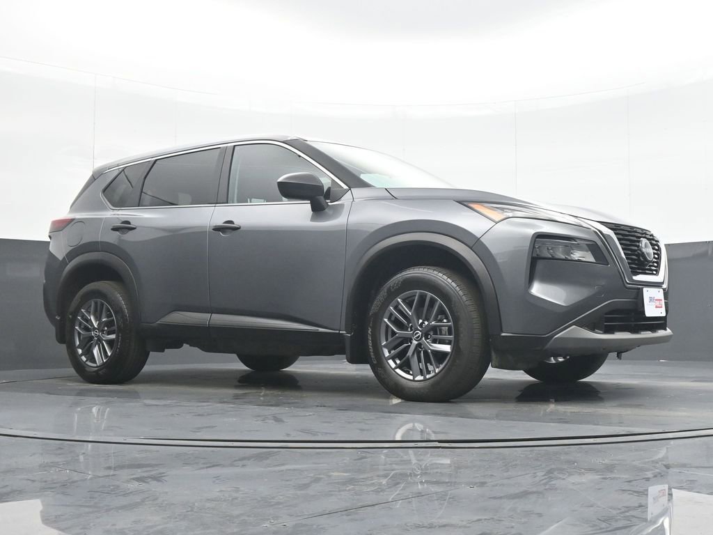 Used 2023 Nissan Rogue S image 32