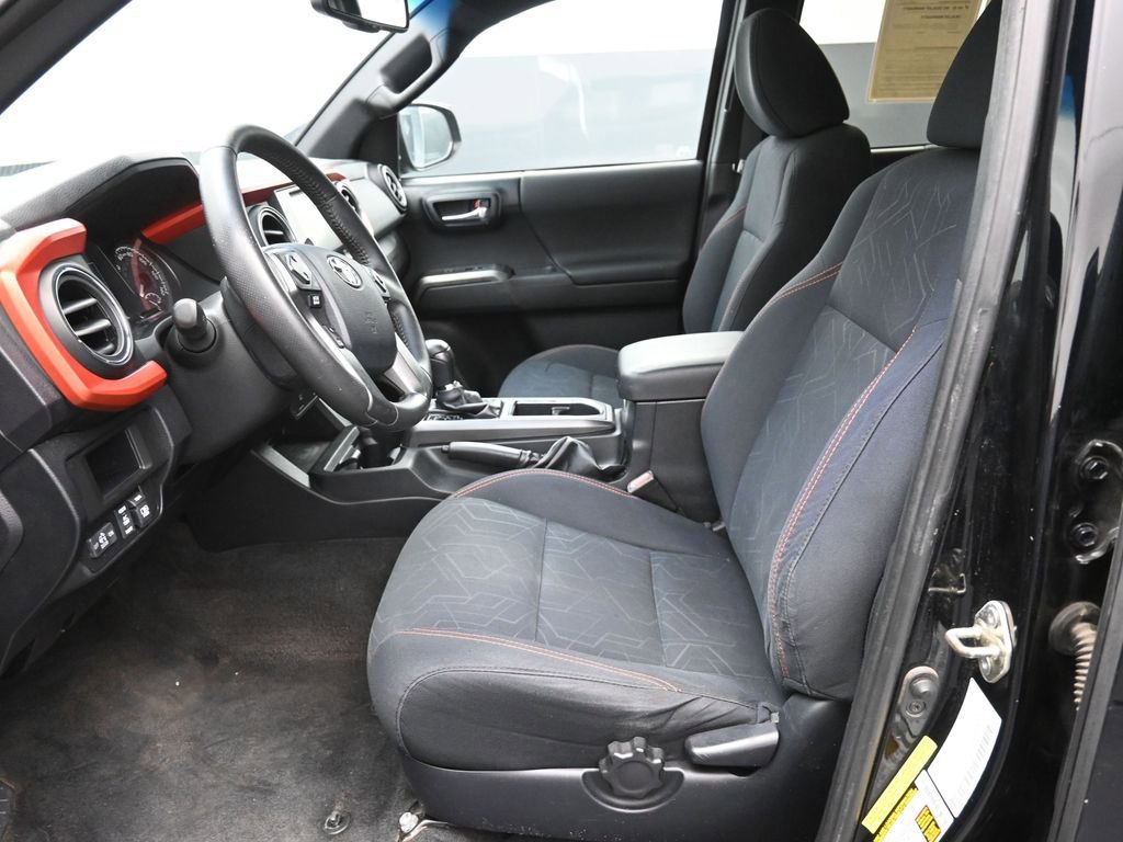 Used 2017 Toyota Tacoma TRD Sport w/ Tow Package image 21