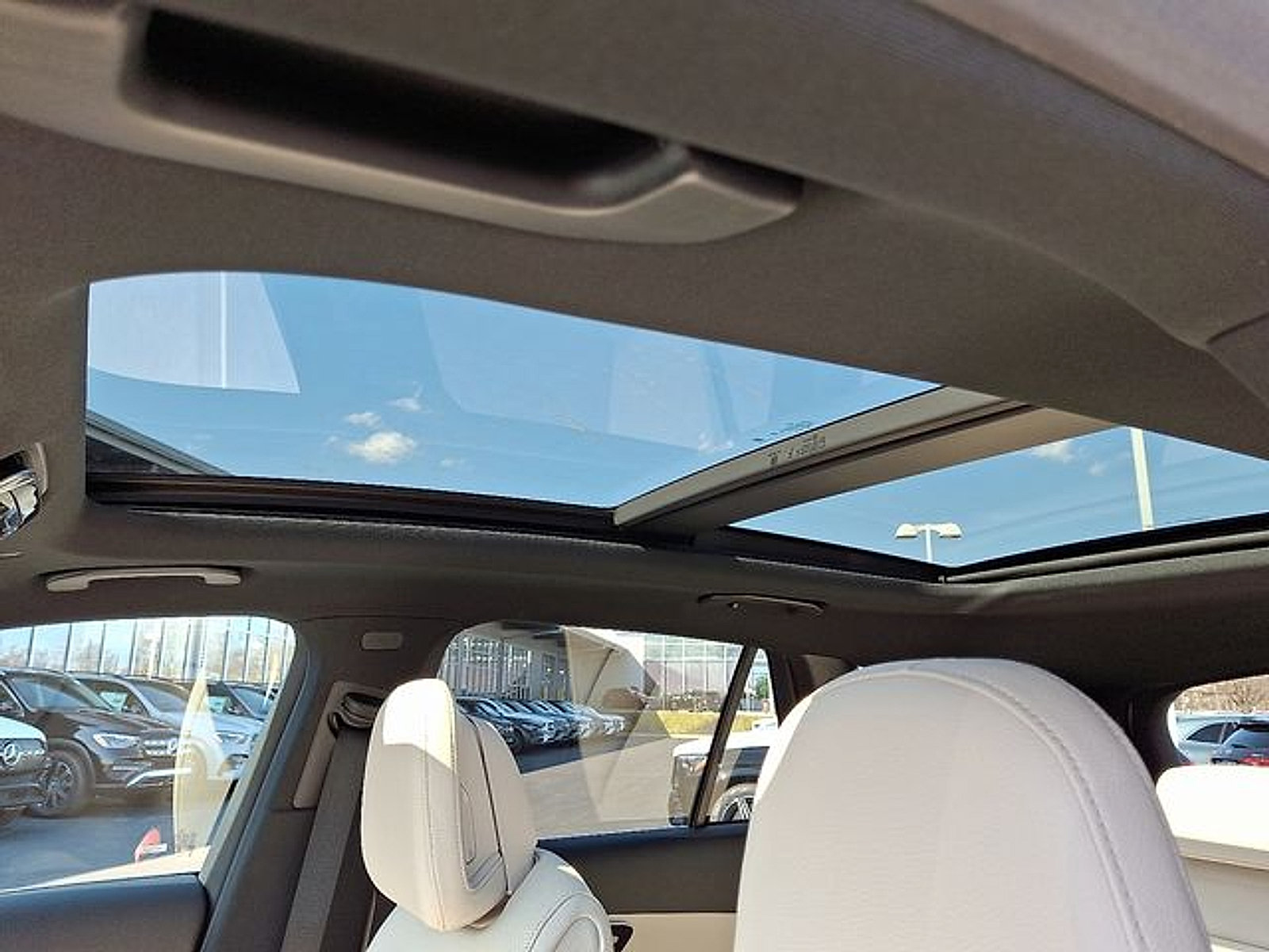 Used 2026 Mercedes-Benz GLC 300 4MATIC image 13