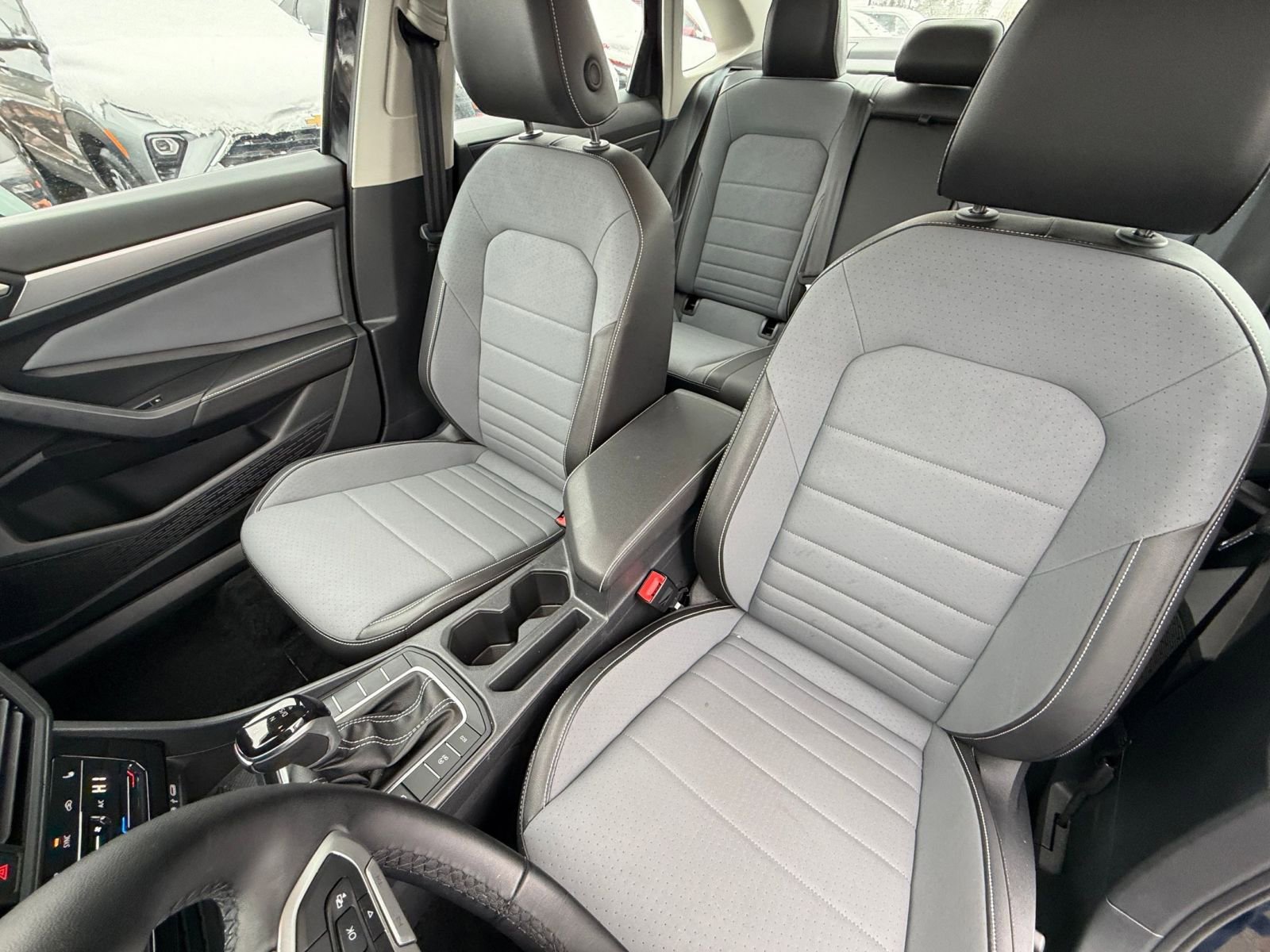 Used 2025 Volkswagen Jetta SE image 35