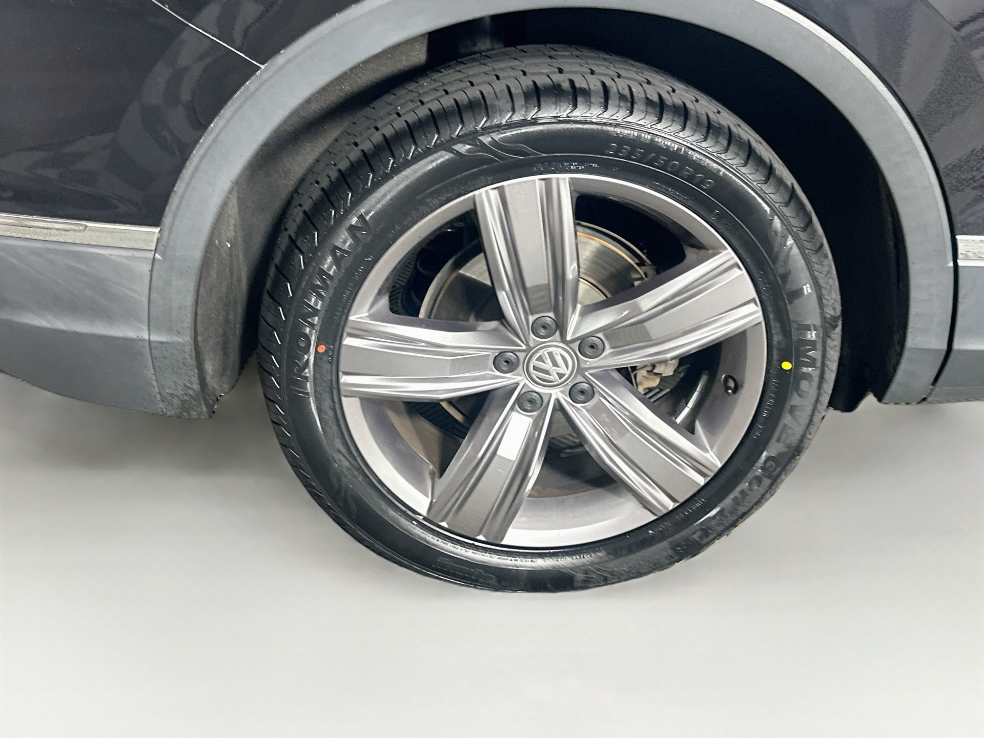 Used 2021 Volkswagen Tiguan SEL FWD image 11