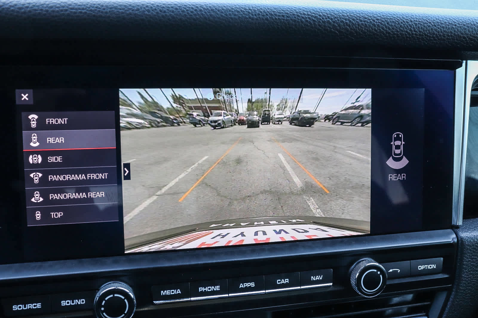 Used 2020 Porsche Macan AWD/4WD image 25