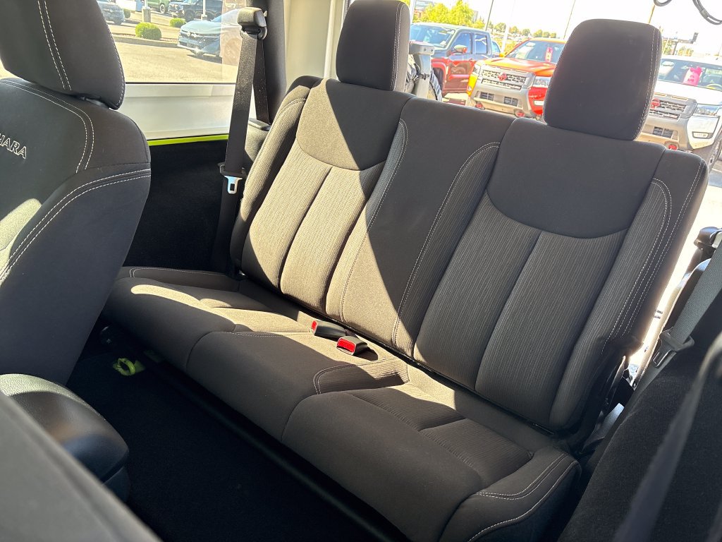 Used 2017 Jeep Wrangler Sahara w/ Connectivity Group AWD/4WD image 22