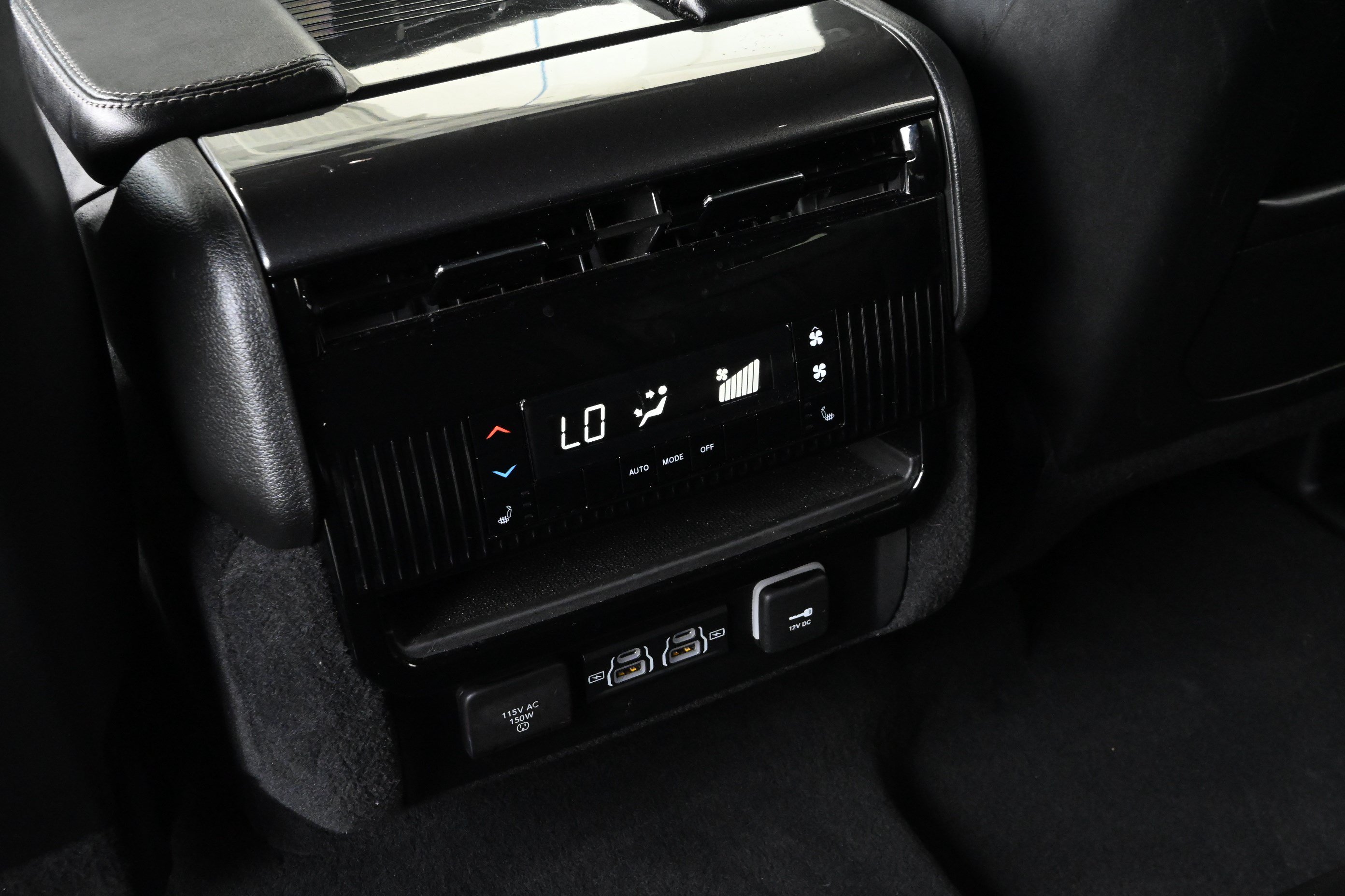 Used 2023 Jeep Wagoneer 4WD w/ Convenience Group I image 30