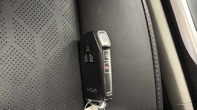 Used 2024 Kia Carnival LX FWD image 20
