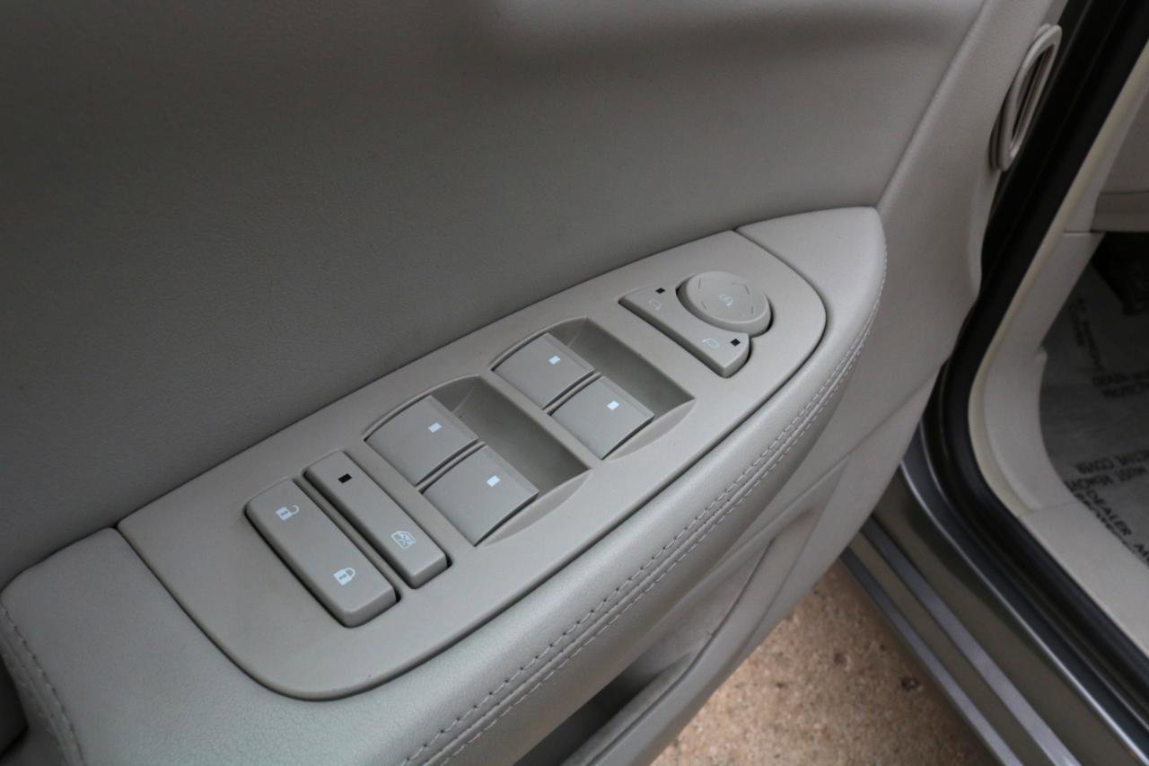 Used 2008 Cadillac DTS w/ Trunk Convenience Package FWD image 21