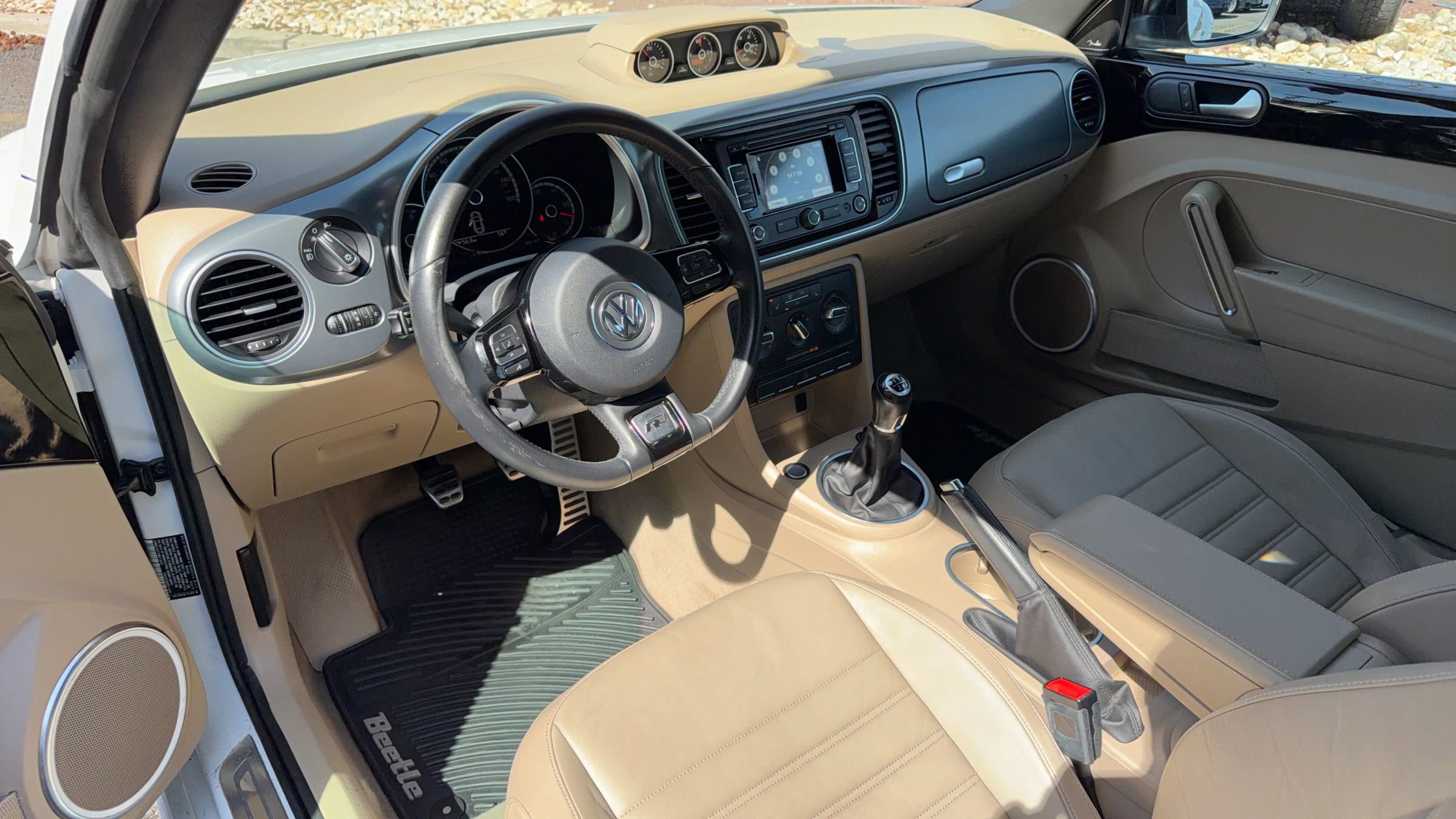 Used 2015 Volkswagen Beetle R-Line image 33