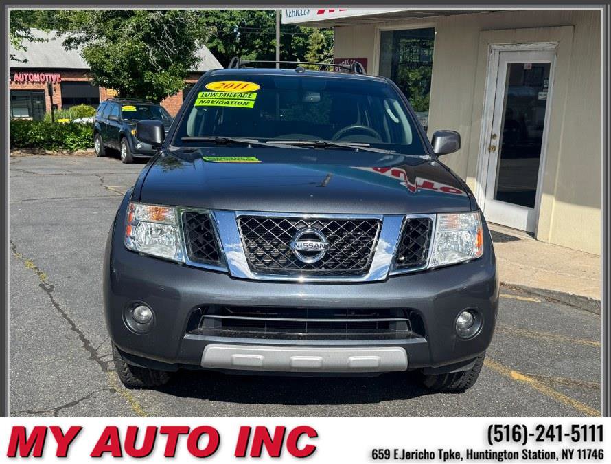 Used 2011 Nissan Pathfinder LE w/ Navigation Pkg AWD/4WD image 2