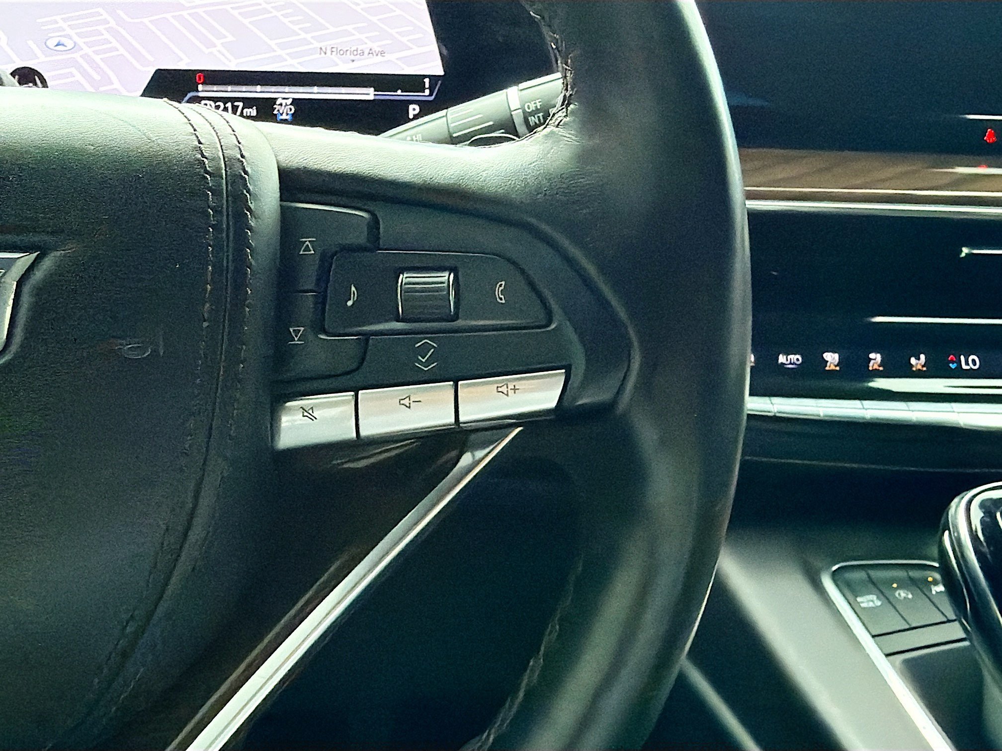 Used 2023 Cadillac Escalade Sport Platinum w/ Heavy-Duty Trailer Package AWD/4WD image 37