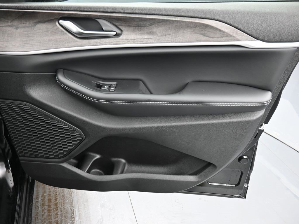 New 2026 Jeep Grand Cherokee Laredo image 18