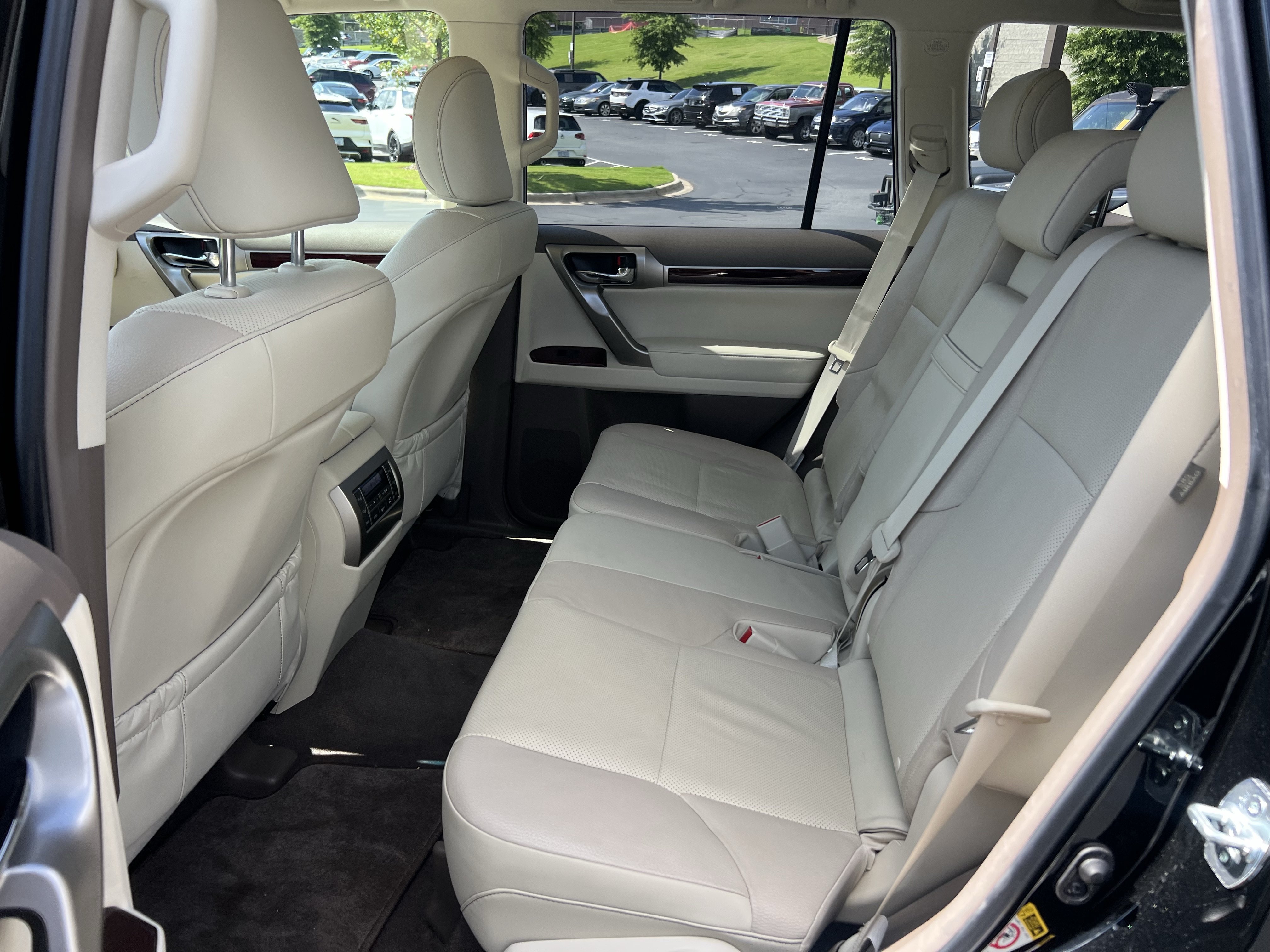 Used 2019 Lexus GX 460 Premium w/ Premium Package AWD/4WD image 27
