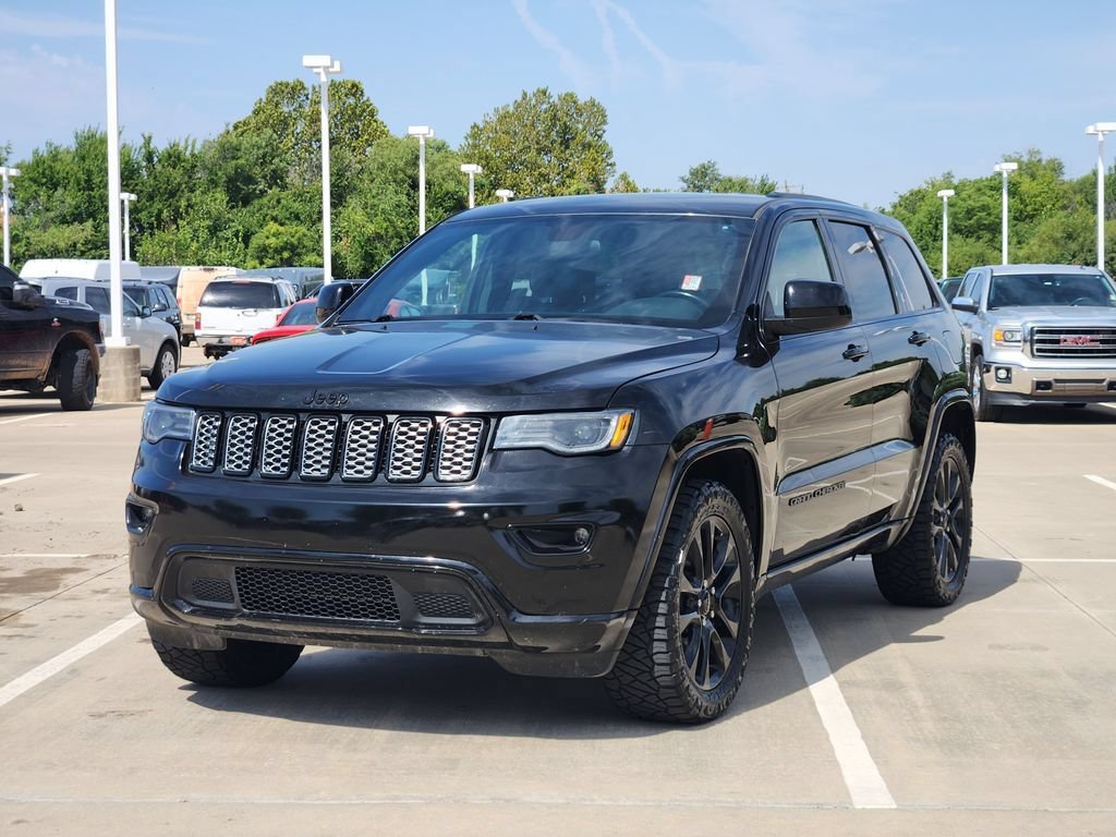 Used 2021 Jeep Grand Cherokee Laredo X AWD/4WD image 3
