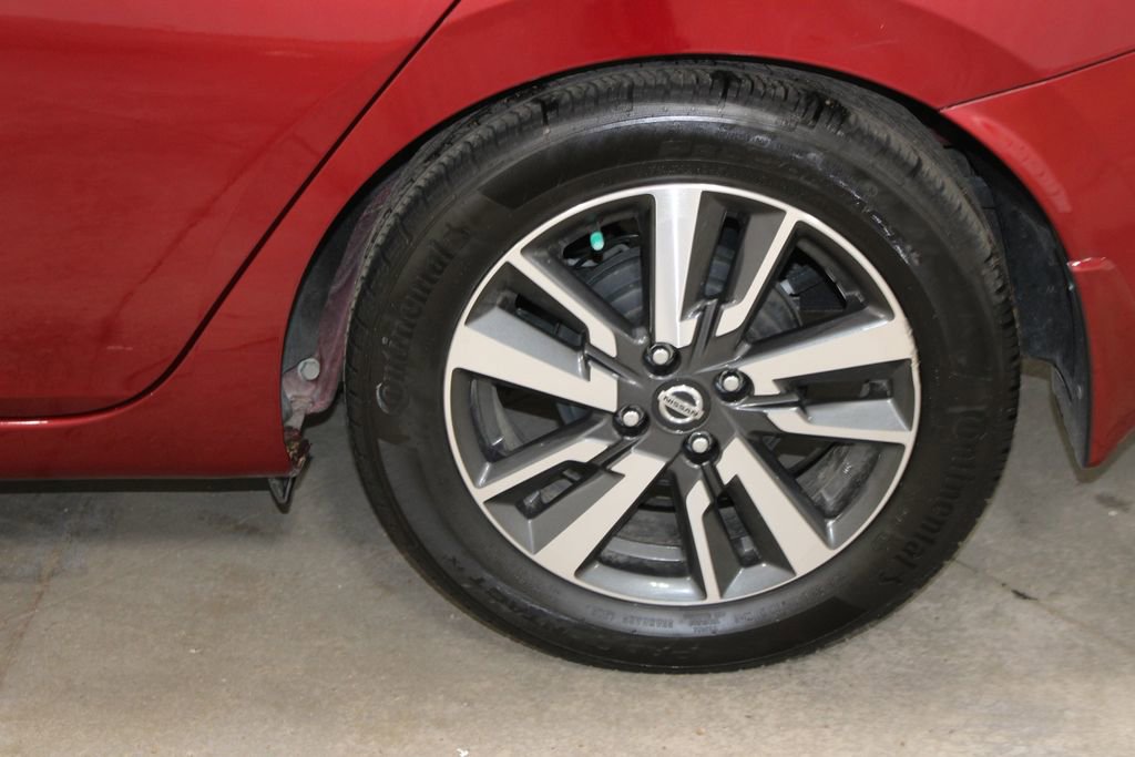 Used 2021 Nissan Versa SV image 32