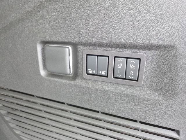 New 2025 Chevrolet Suburban Premier image 8