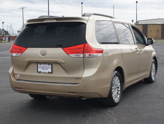 Used 2011 Toyota Sienna XLE w/ XLE Navigation Pkg FWD image 18