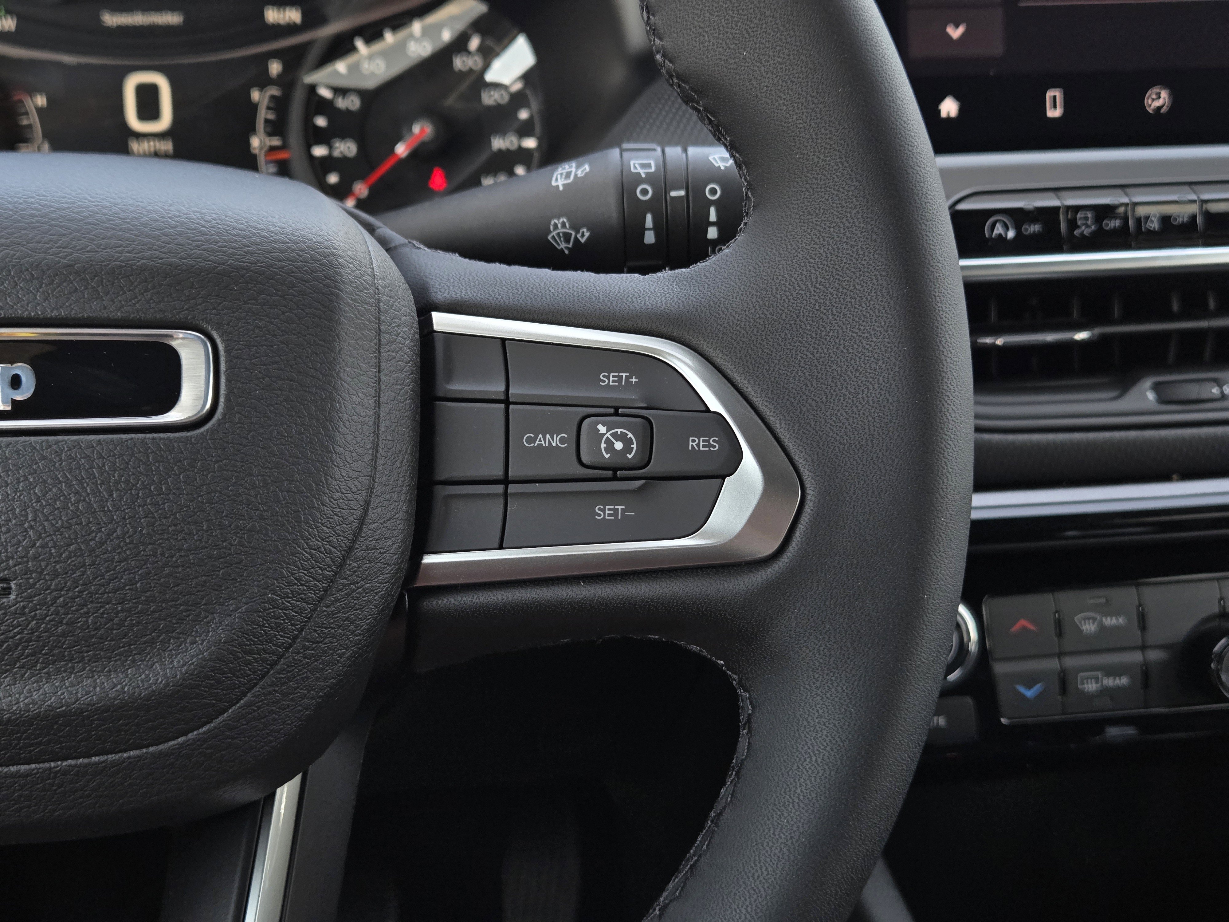 New 2026 Jeep Compass Latitude image 10