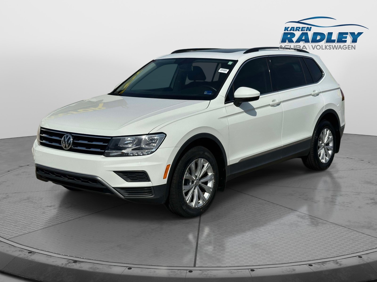 Used 2018 Volkswagen Tiguan SE w/ Panoramic Sunroof Package AWD/4WD image 4