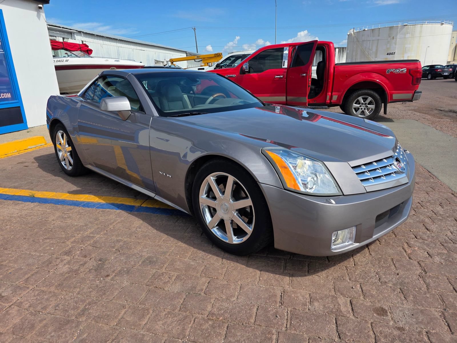 Used 2004 Cadillac XLR RWD image 4