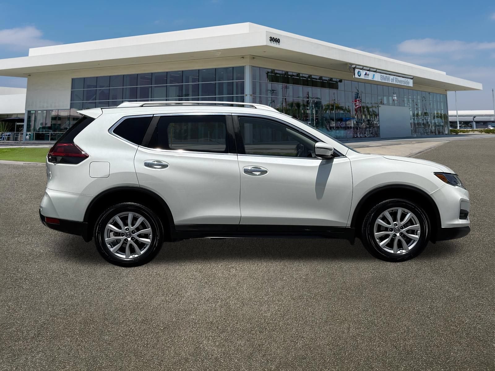 Used 2020 Nissan Rogue SV FWD image 12