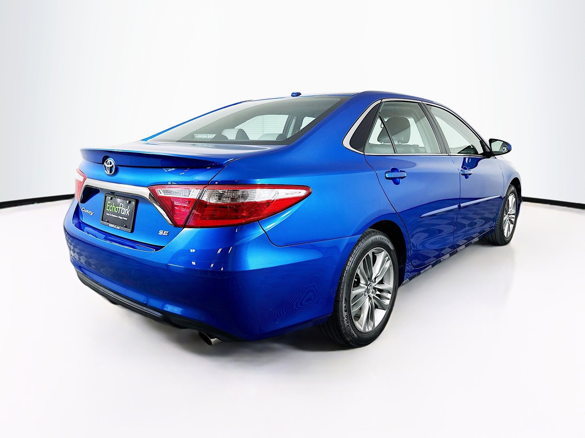 Used 2017 Toyota Camry SE w/ Moonroof Package FWD image 9