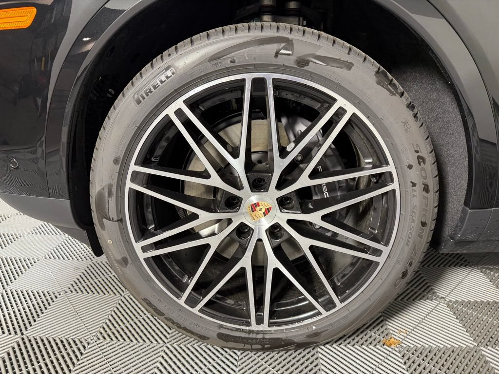 Certified 2026 Porsche Cayenne Coupe AWD/4WD image 10