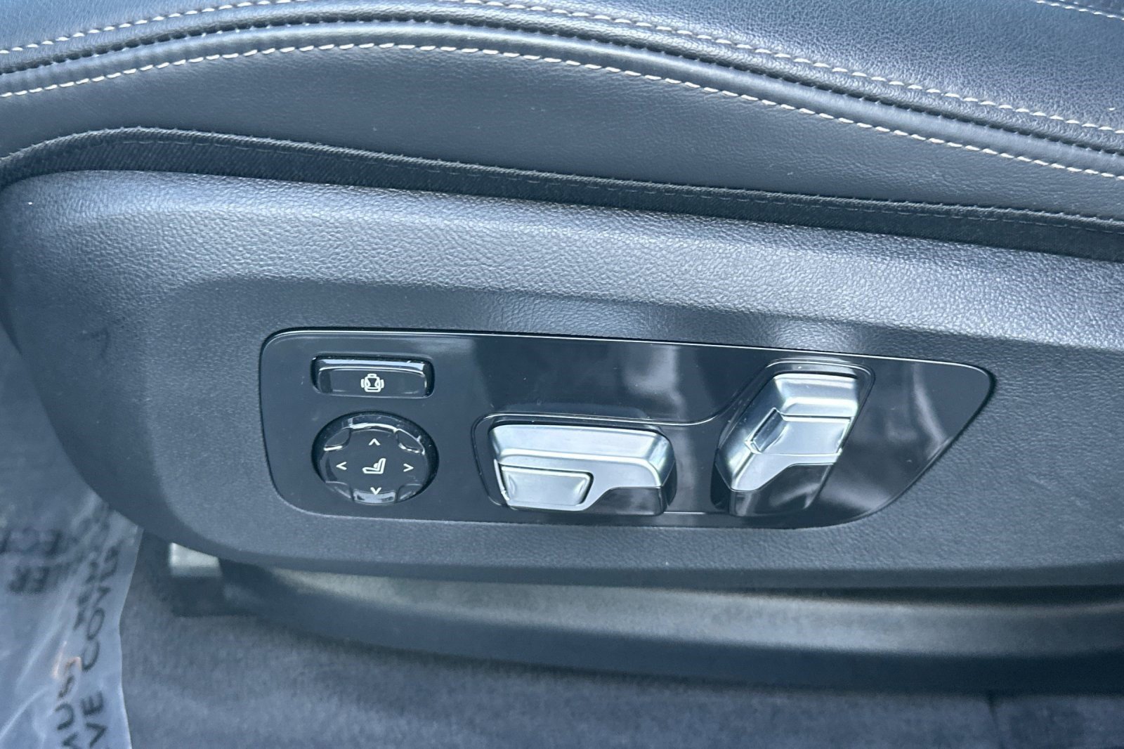 Used 2024 BMW X7 xDrive40i AWD/4WD image 15
