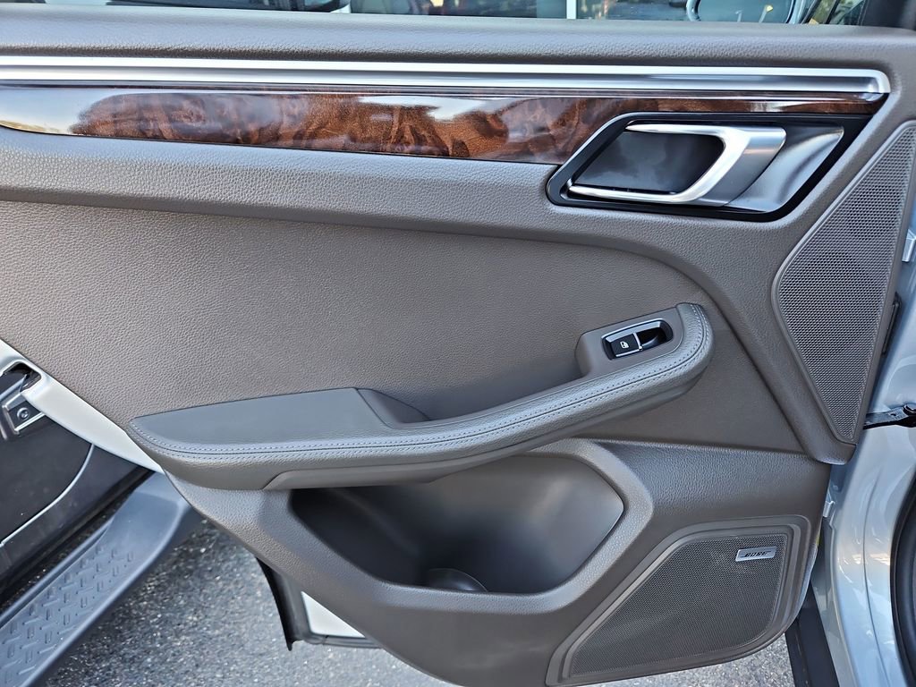 Used 2017 Porsche Macan Base image 30