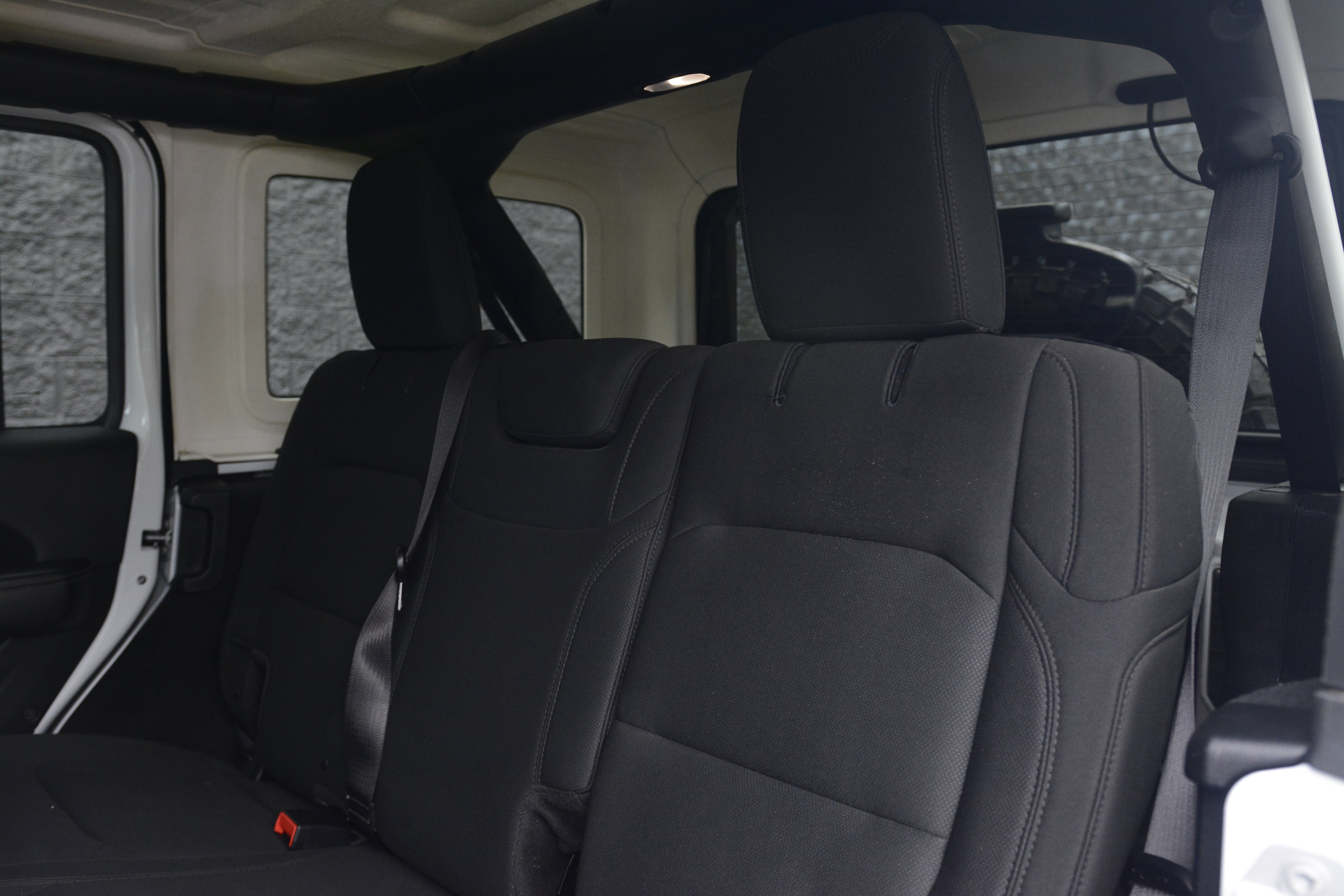 Used 2018 Jeep Wrangler Unlimited Sahara AWD/4WD image 31