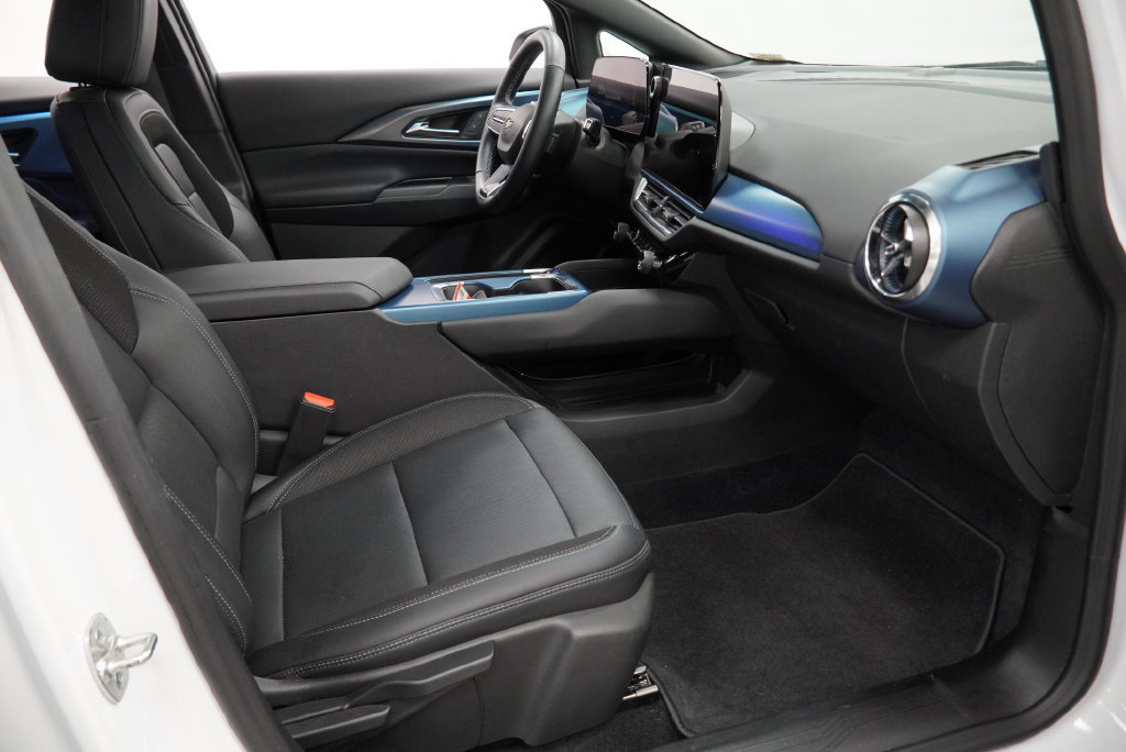 Certified 2024 Chevrolet Equinox EV LT AWD/4WD image 30