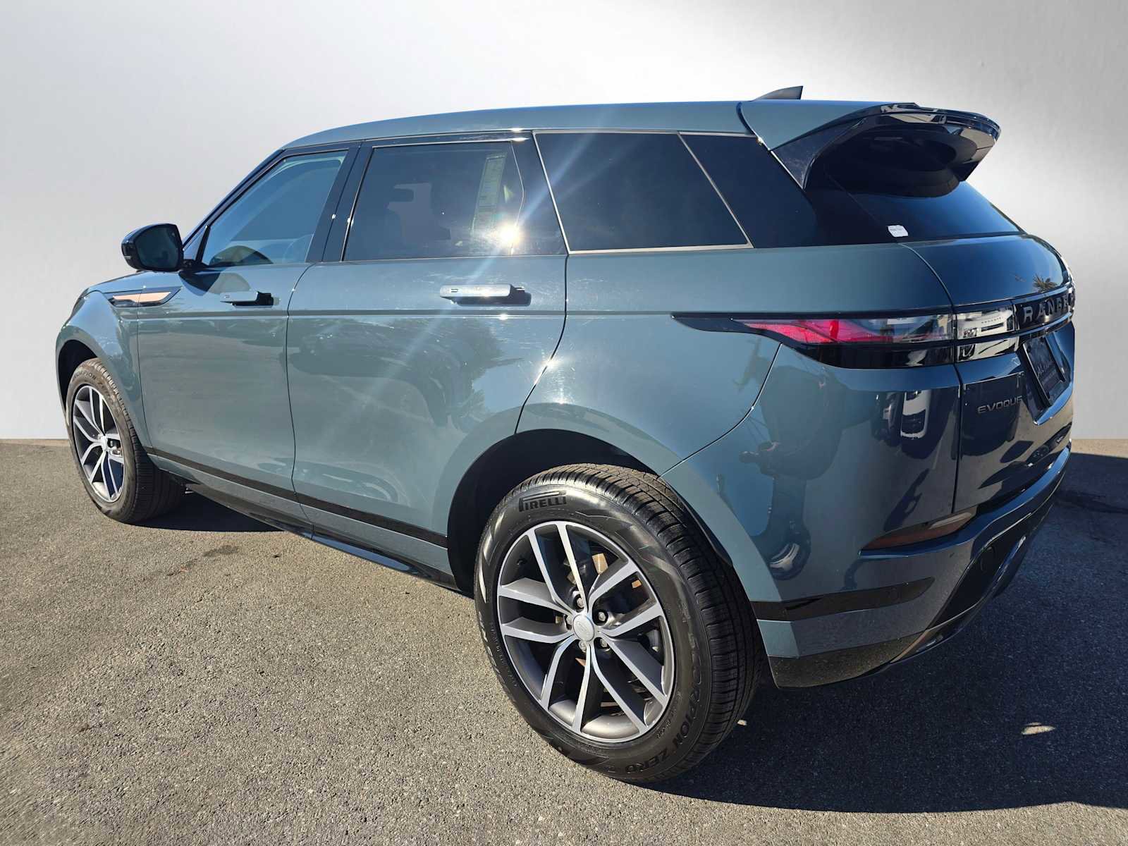 Certified 2025 Land Rover Range Rover Evoque Dynamic SE image 3