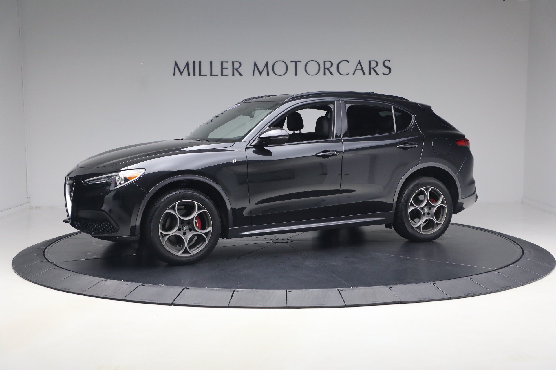 Used 2022 Alfa Romeo Stelvio Ti AWD/4WD image 1