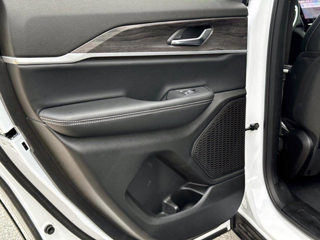 Used 2024 Jeep Grand Cherokee Limited AWD/4WD image 13