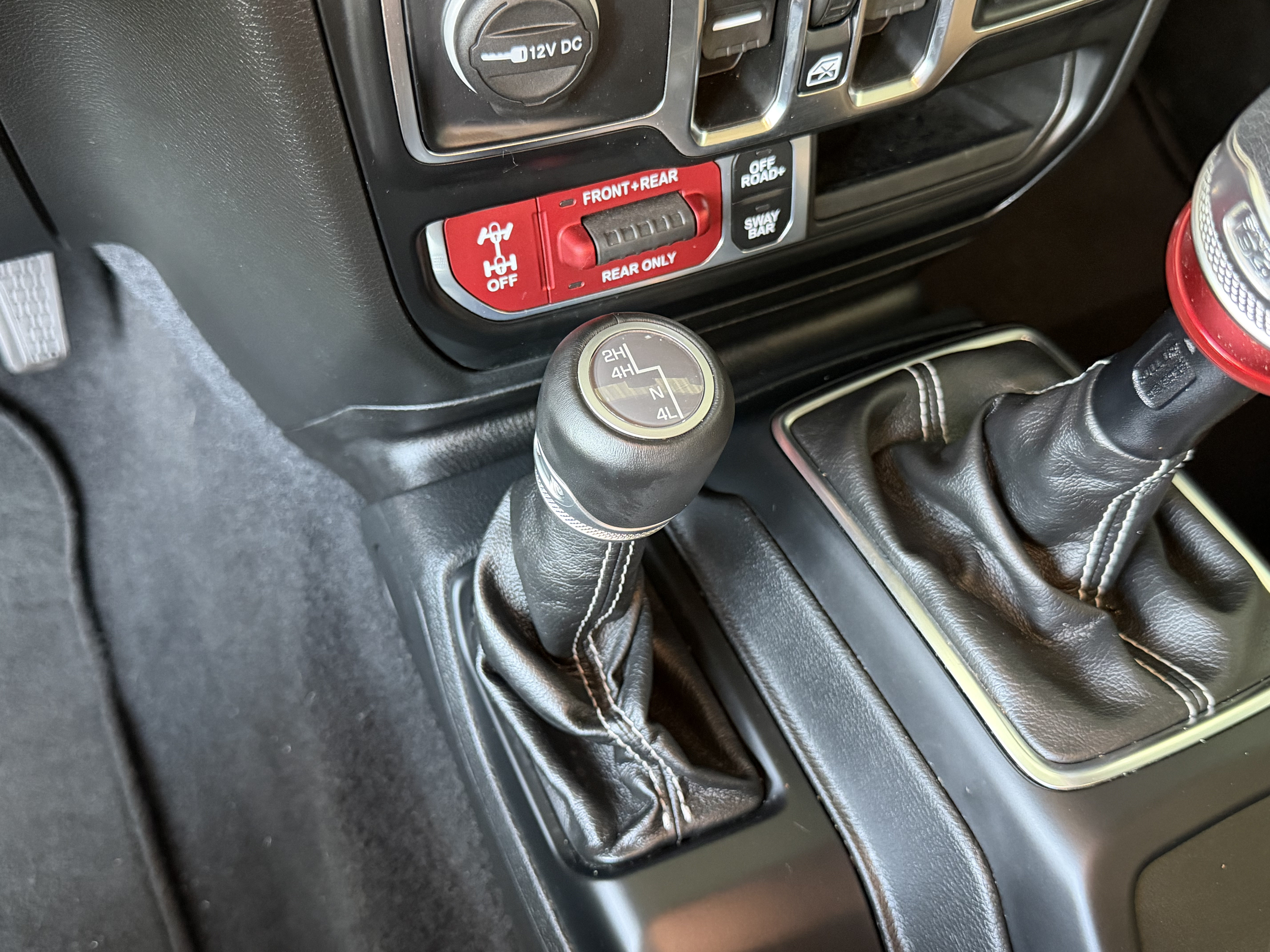 Used 2022 Jeep Gladiator Rubicon w/ LED Lighting Group AWD/4WD image 30