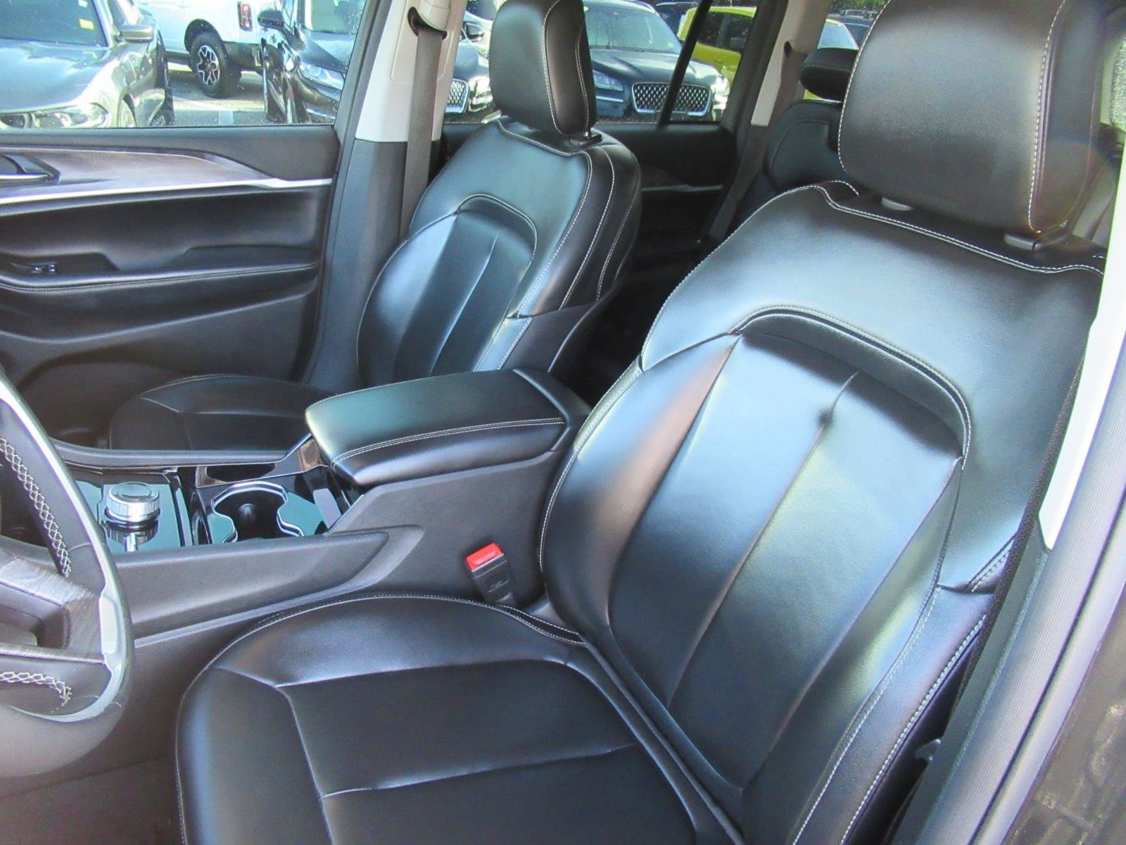Used 2023 Jeep Grand Cherokee Limited AWD/4WD image 20