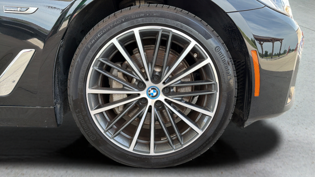 Used 2023 BMW 530e xDrive AWD/4WD image 24