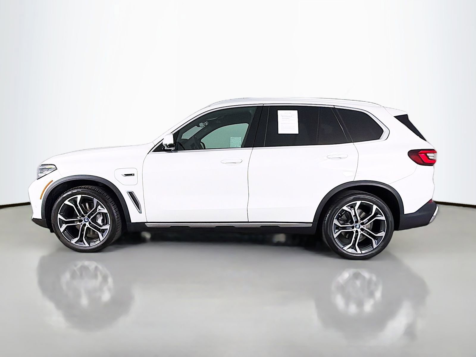 Certified 2023 BMW X5 xDrive45e w/ Climate Comfort Package AWD/4WD image 4