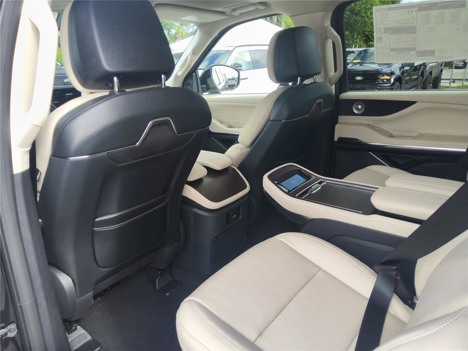 New 2027 Lincoln Navigator Reserve AWD/4WD image 26
