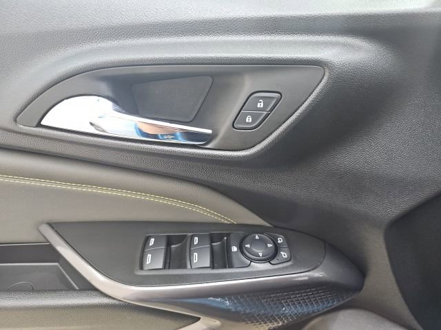 Used 2025 Chevrolet Trax ACTIV w/ Sunroof Package image 28