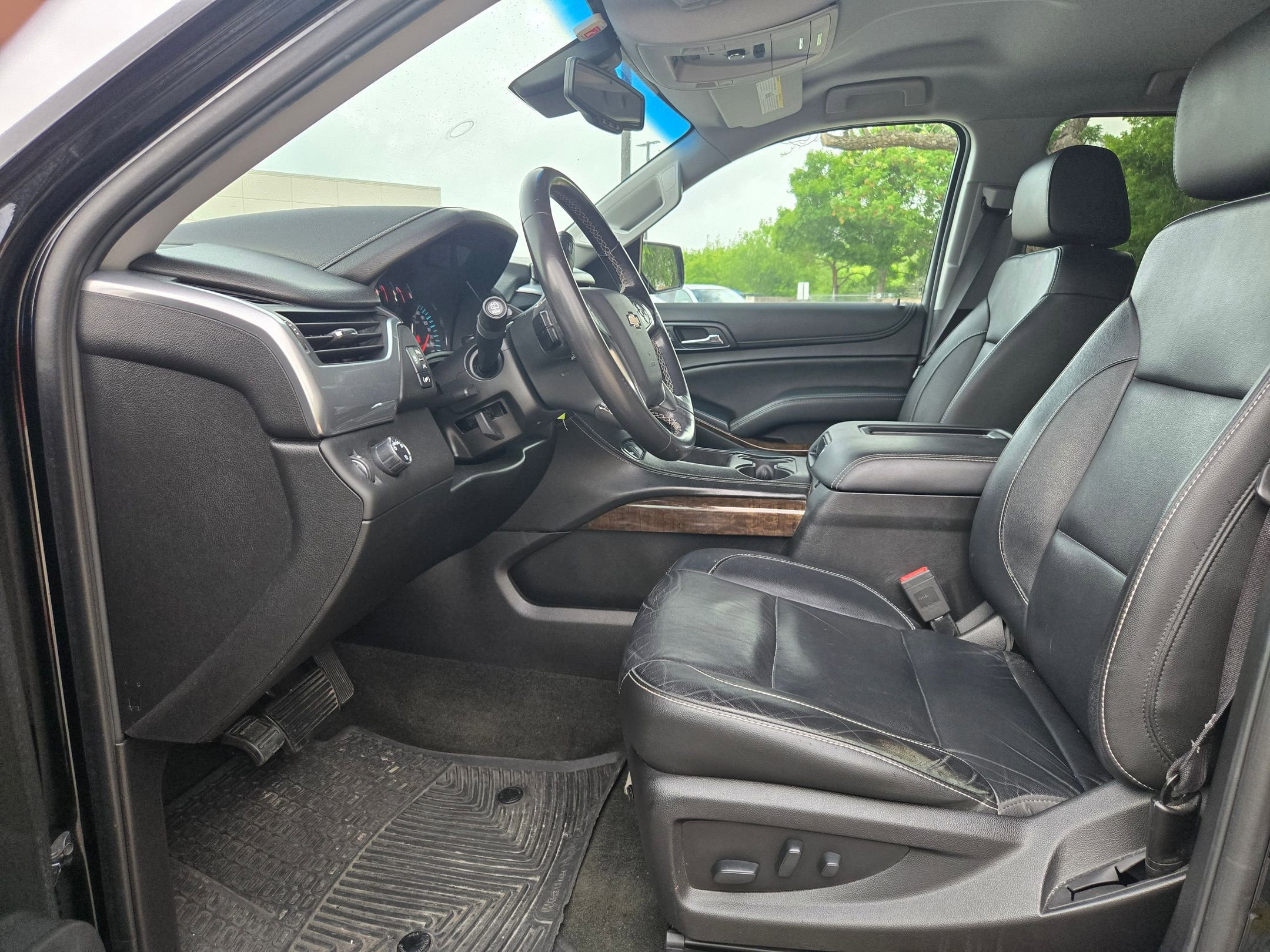 Used 2018 Chevrolet Suburban LT image 6